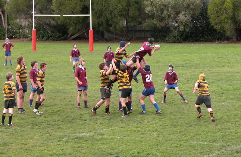 U15vBrtnBlack lineout