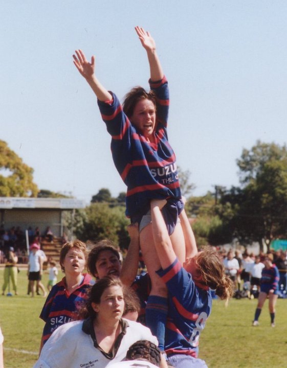 140902-womens-lineout