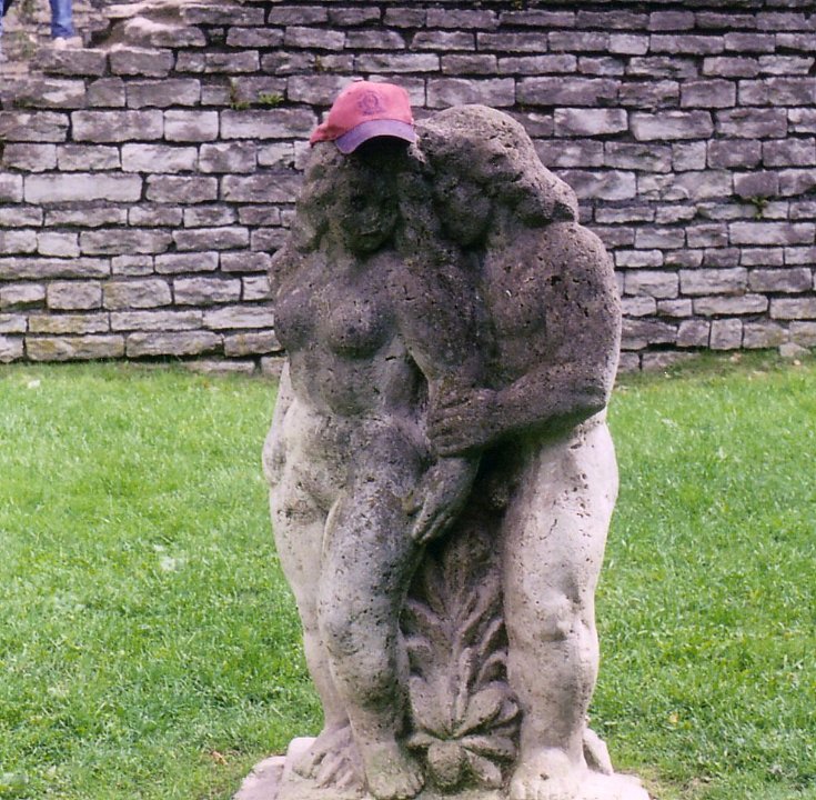 tallinn-2girlstatue