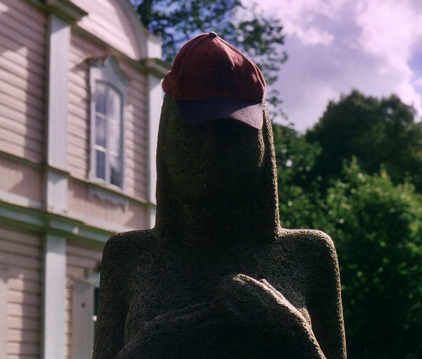 tallinn-naked-withhat