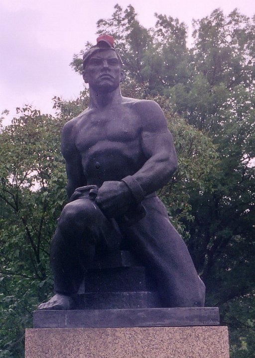 tallinn-soviet-worker-hero